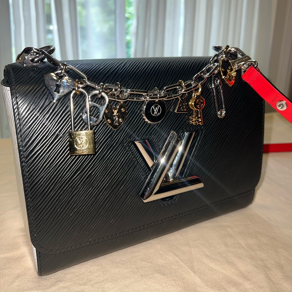 Louis Vuitton twist mm bag
